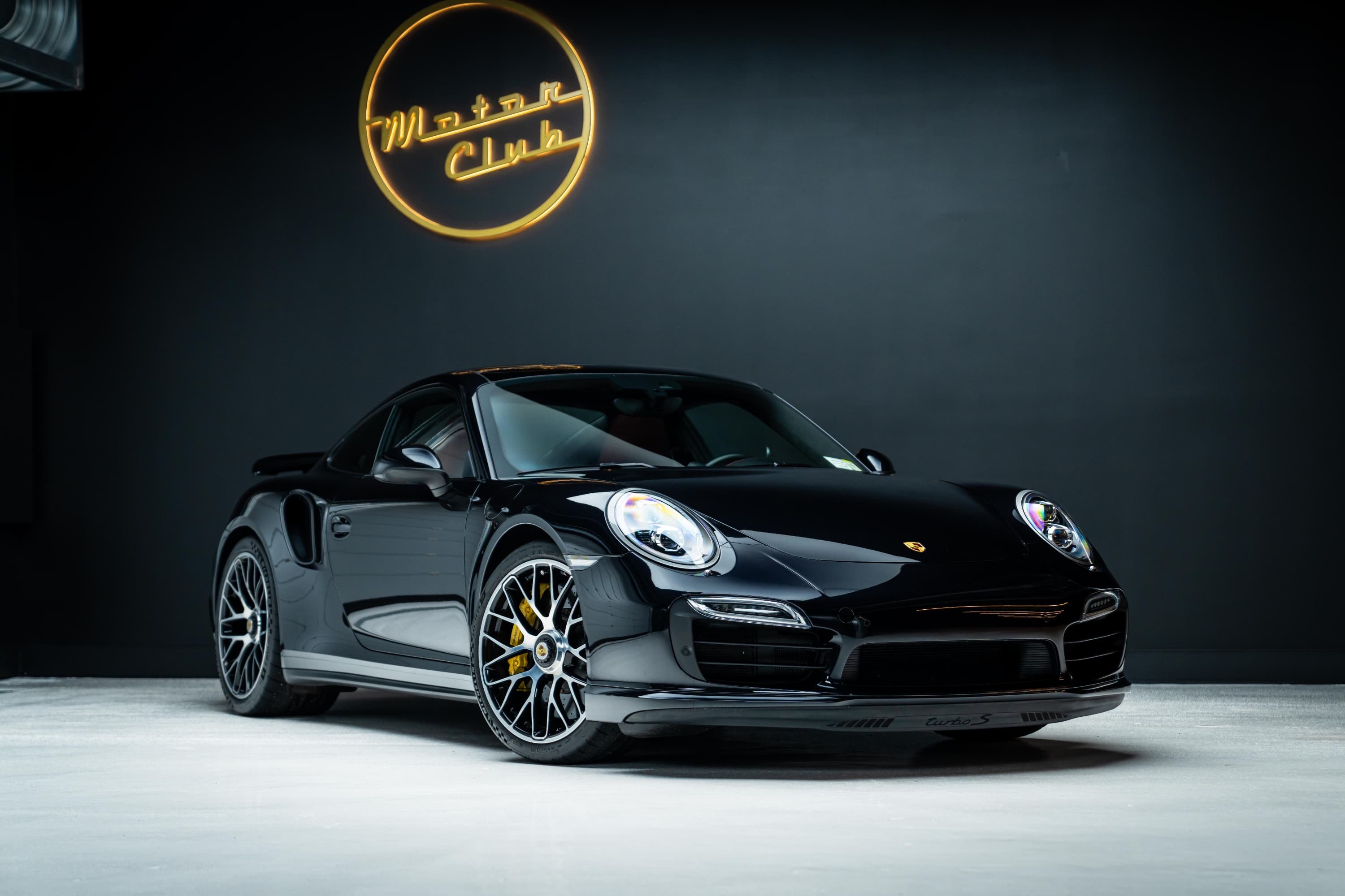 2015 Porsche 911 Turbo S — photo 1 of 39
