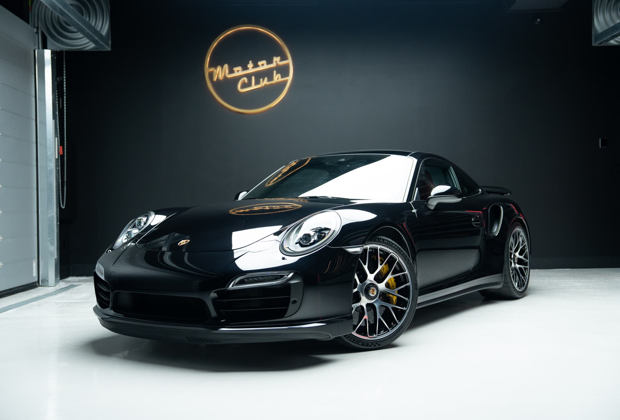 2015 Porsche 911 Turbo S — photo 1 of 31